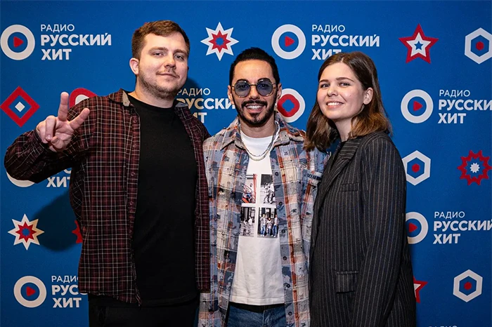 Тимур Родригез и ведущие Юля Маркина и Сергей Соколов
