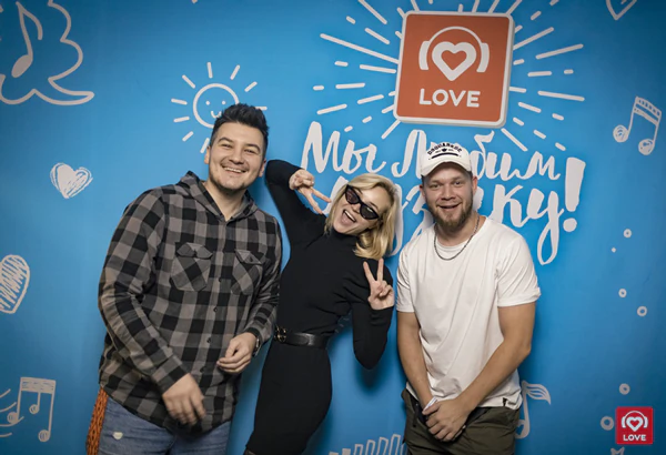 Красавцы Love Radio и Полина Гагарина